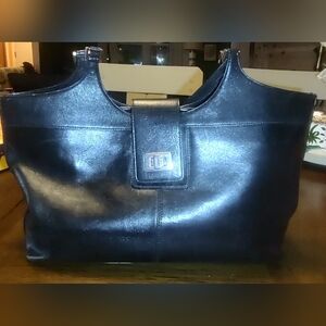 A. Gianetti Black Leather Shoulder Bag With Magnetic Snap And Twist Lock Closure